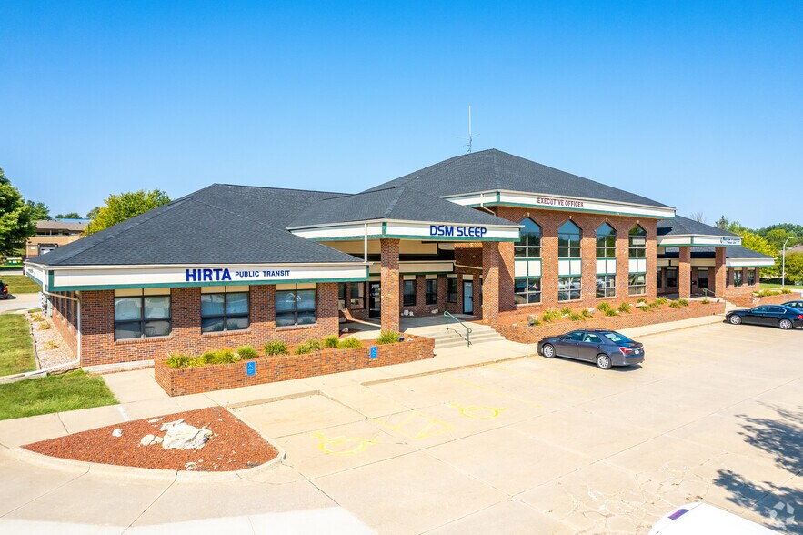 Primary Photo Of 2828-2844 104th St, Urbandale Office For Sale