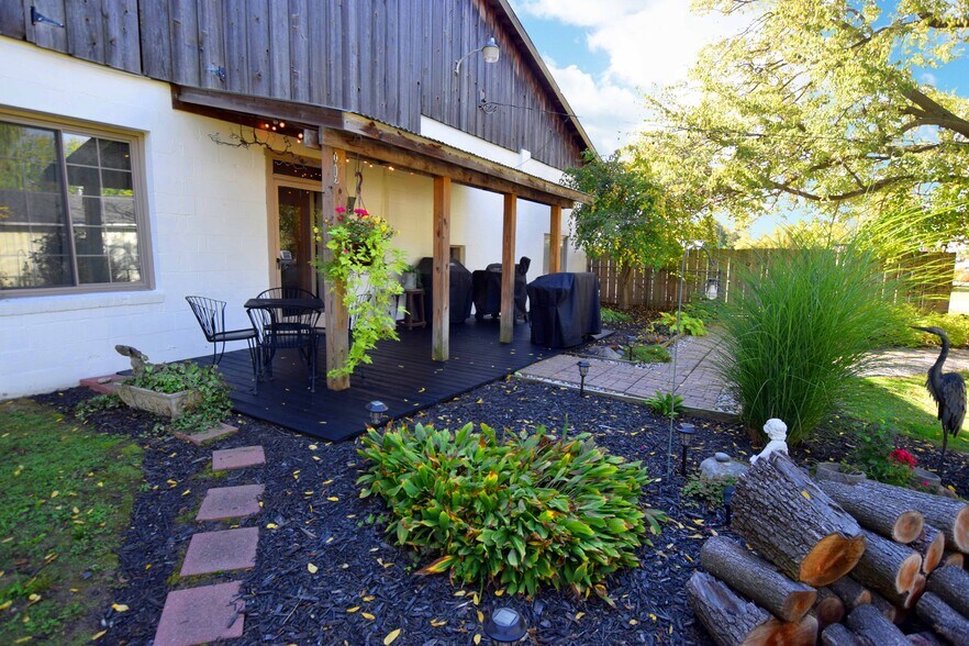 More Photos Of 4034-4036 Grand Blanc Rd, Swartz Creek Freestanding For Sale