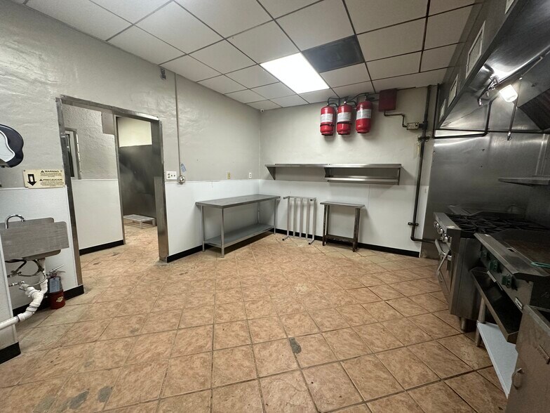 More Photos Of 7820 Fulton St, Houston Restaurant For Lease