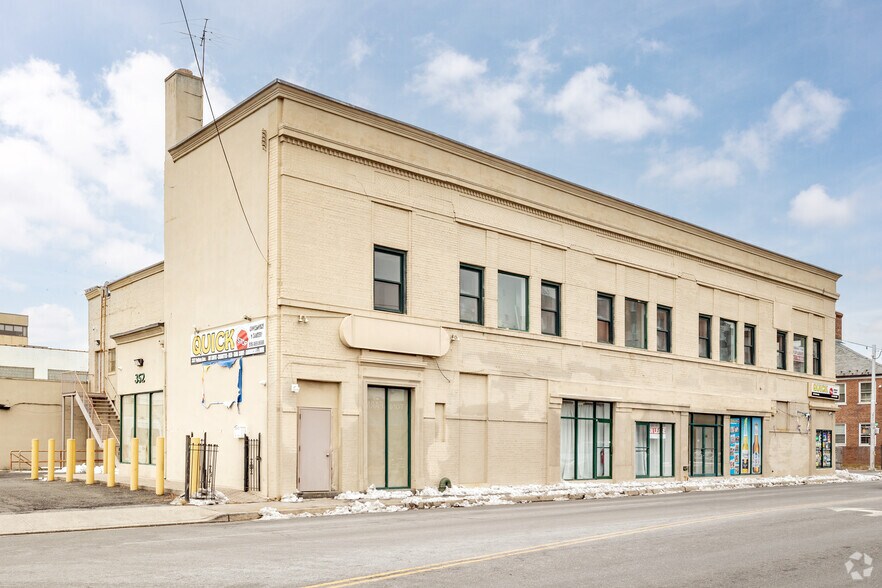 More Photos Of 352 Fulton Ave, Hempstead Storefront Retail Office For Lease