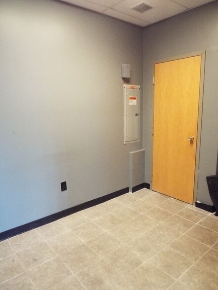 More Photos Of 29715 Pettibone Rd, Solon Storefront Retail Office For Lease