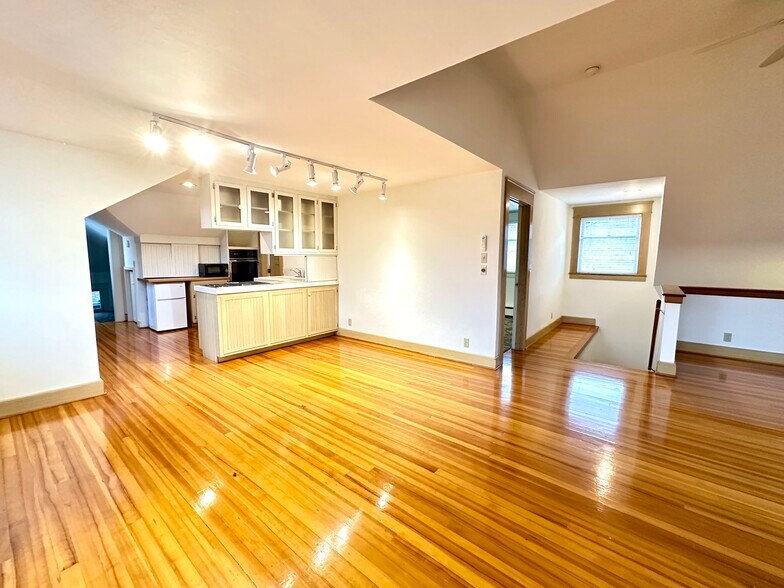 More Photos Of 1442 Pearl St, Eugene Office For Lease