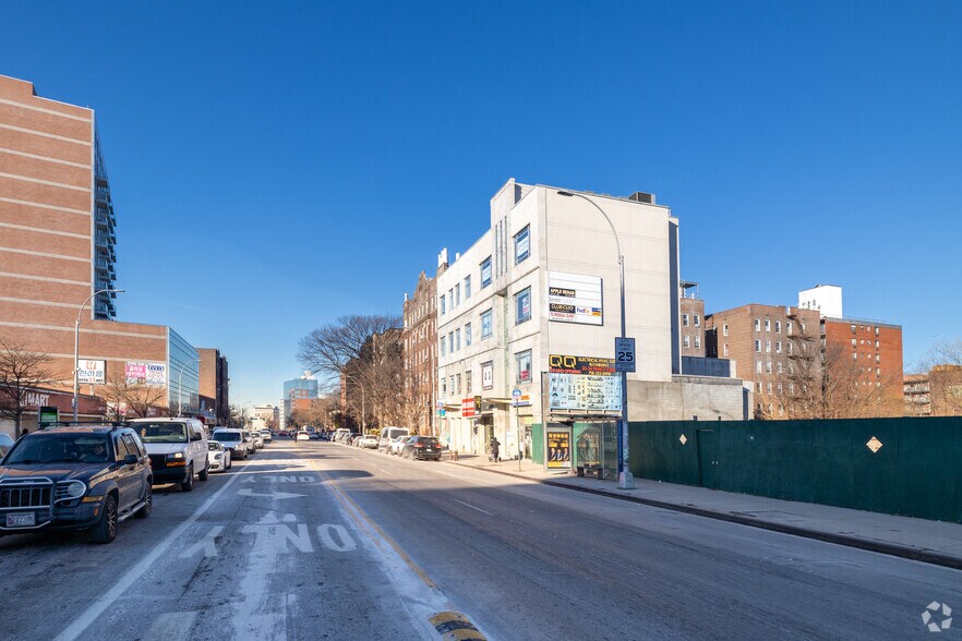 More Photos Of 141-43 Northern Blvd, Flushing Office For Sale