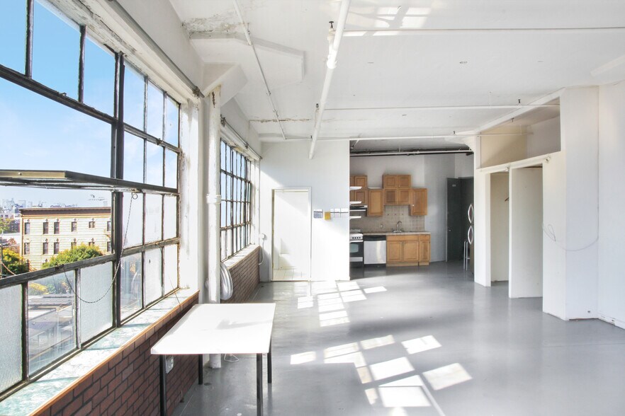 More Photos Of 49 Wyckoff Ave, Brooklyn Warehouse For Lease
