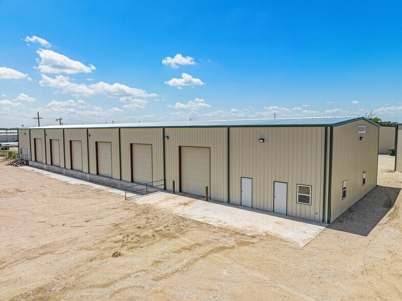Primary Photo Of 5340 Old Dallas Rd, Elm Mott Warehouse For Lease