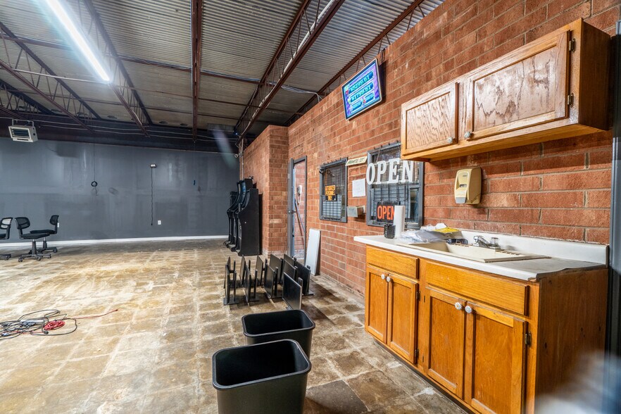 More Photos Of 611 Huffine Mill Rd, Greensboro Freestanding For Sale