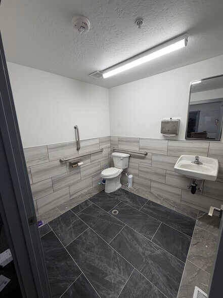 More Photos Of 8018 S Welby Park Dr, West Jordan Warehouse For Sale