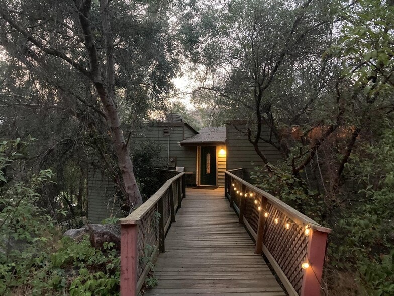 More Photos Of 42975 Sierra Dr, Three Rivers Hotel For Sale