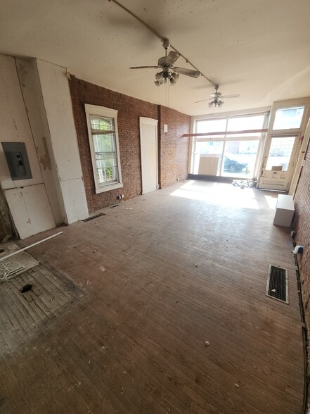 More Photos Of 3822 S Broadway, Saint Louis Storefront Retail Residential For Sale