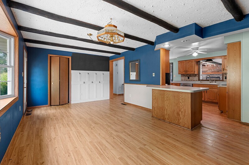 More Photos Of N5367 Mayflower Rd, Shiocton Office For Sale
