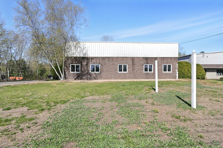 More Photos Of 103 Servistar Industrial Way, Westfield Warehouse For Lease