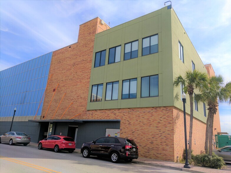 More Photos Of 200 Avenue B NW, Winter Haven Office For Lease