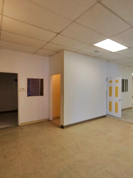 More Photos Of 11479 San Fernando Rd, San Fernando Storefront Retail Office For Lease