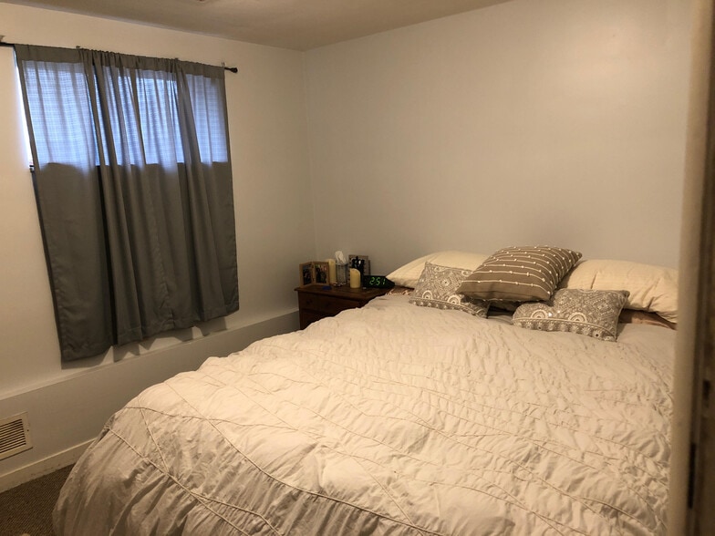 More Photos Of 2021 Mt Troy Rd, Pittsburgh Bar For Sale