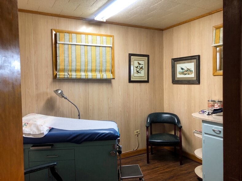 More Photos Of 302 W Main St, Bowling Green Healthcare For Sale