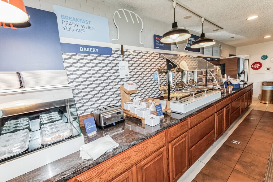 More Photos Of 11555 Upper Gilchrist Rd, Mount Vernon Hotel For Sale