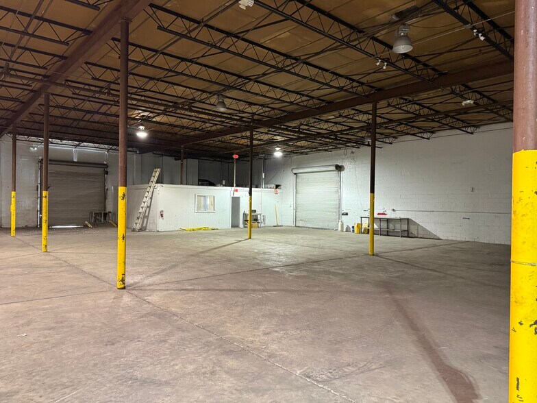 More Photos Of 210 NW 13th St, Ocala Warehouse For Lease