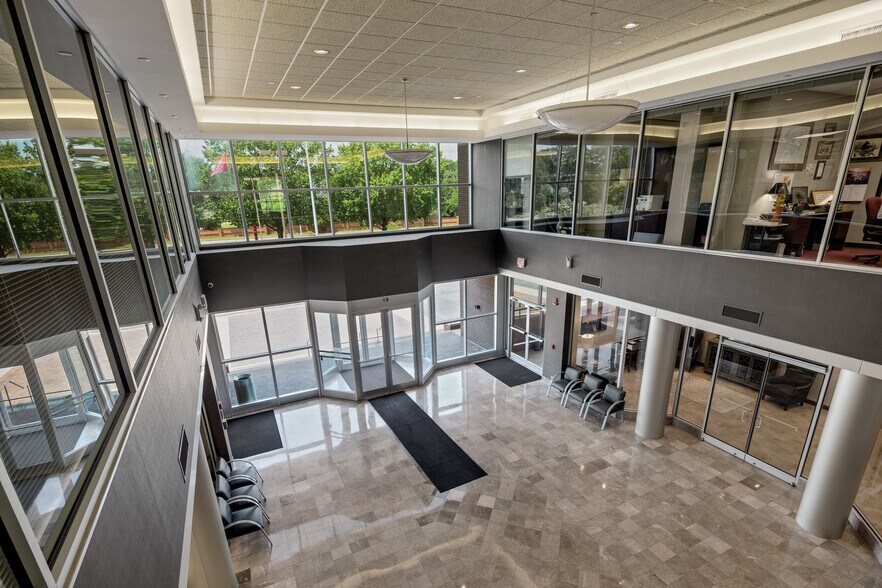 More Photos Of 6525 N Quail Hollow Rd, Memphis Office For Lease