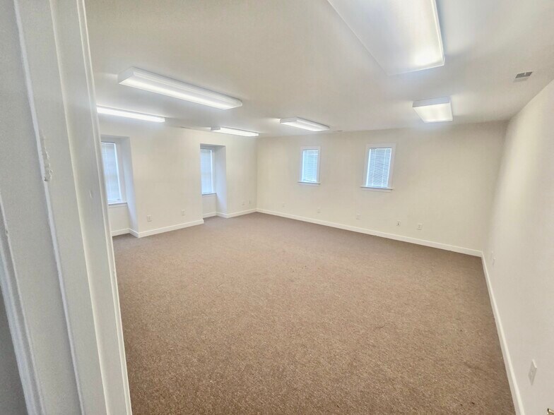 More Photos Of 9414 Charter Crossing Dr, Mechanicsville Office For Lease