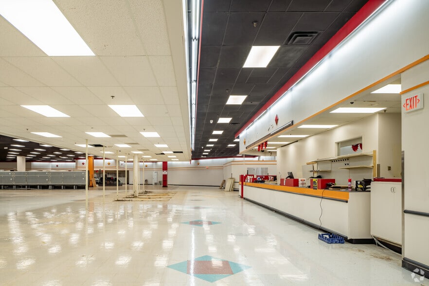 More Photos Of 4813-4945 Clio Rd, Flint Unknown For Lease