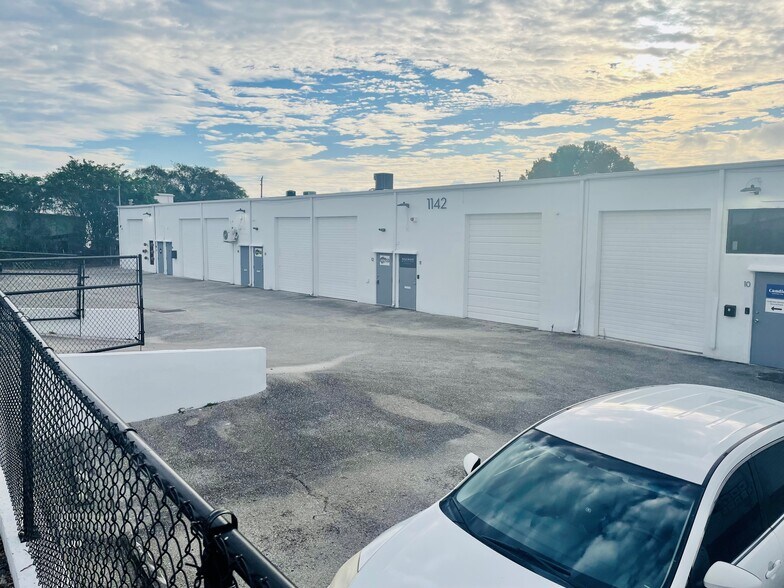 More Photos Of 1142 Okeechobee Rd, West Palm Beach Industrial For Lease