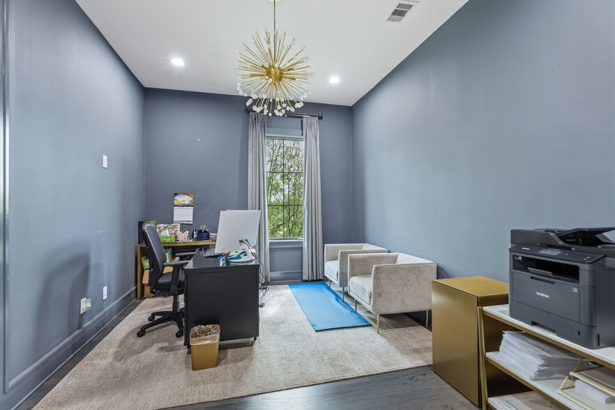 More Photos Of 1423 Lake Pointe Pkwy, Sugar Land Office For Sale