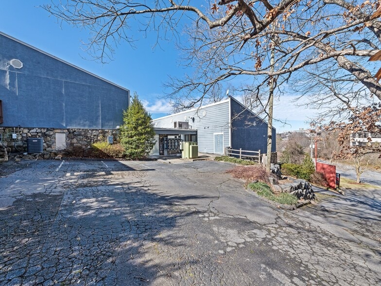 More Photos Of 131 McDowell St, Asheville Medical For Sale