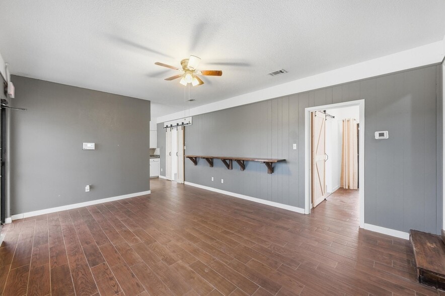 More Photos Of 1927 W Arkansas Ln, Pantego Light Manufacturing For Sale