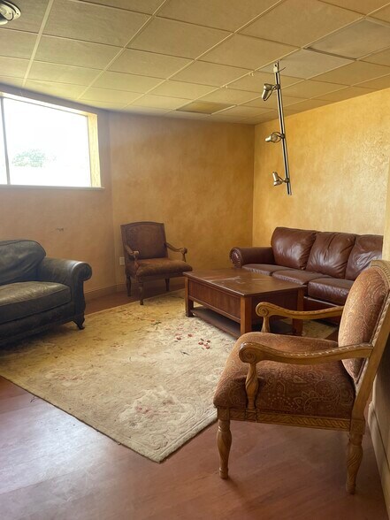 More Photos Of 945 W Maple Ave, Duncan Office For Sale