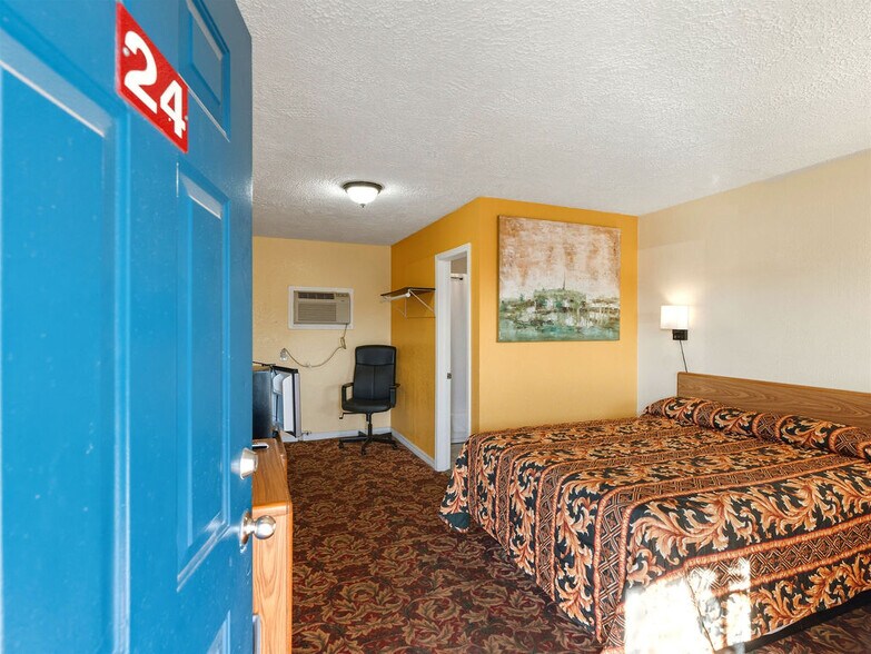 More Photos Of 1900 N Broadway Ave, Ada Hotel For Sale