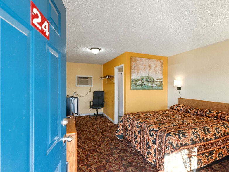 More Photos Of 1900 No Broadway Ave, Ada Hotel For Sale