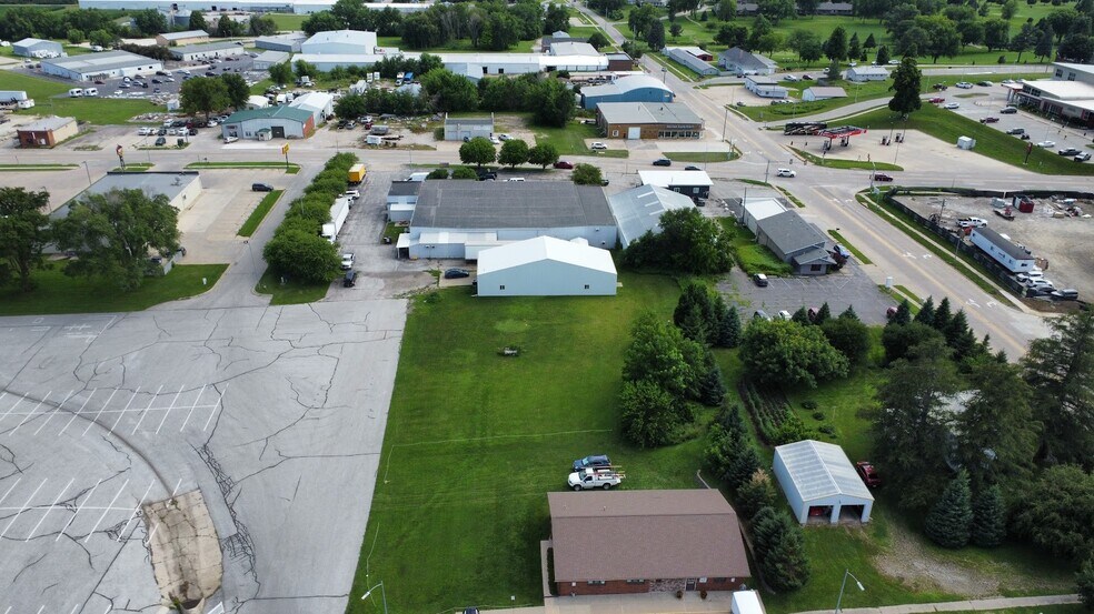 More Photos Of 1112 Chatburn Ave, Harlan Flex For Lease