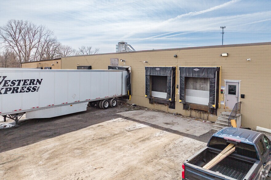 More Photos Of 151 Midler Park Dr, Syracuse Industrial For Sale