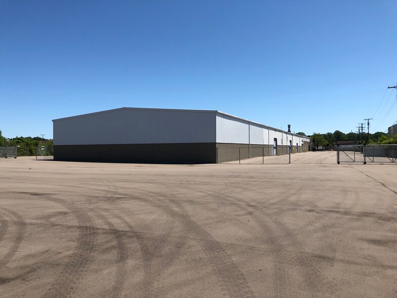 More Photos Of 21375 Telegraph Rd, Southfield Warehouse For Lease