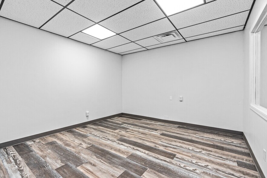 More Photos Of 100 N 11th St, Van Buren Warehouse For Sale