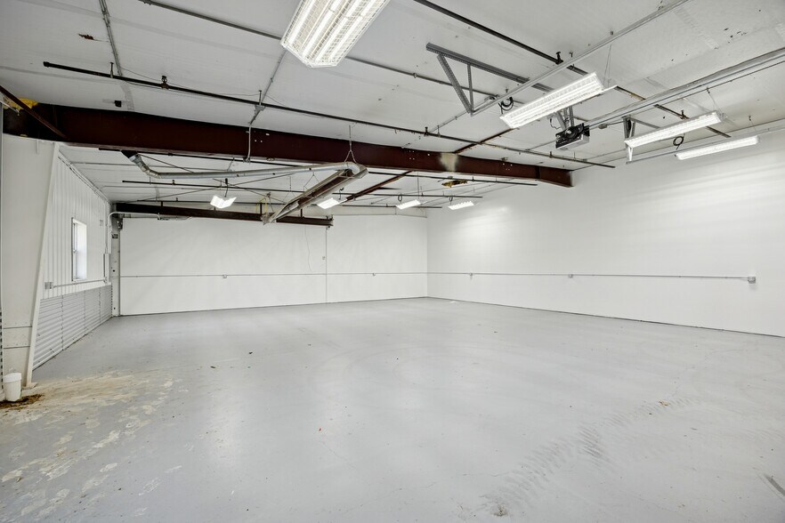 More Photos Of 701-709 Jefferson Ave SW, Watertown Warehouse For Lease