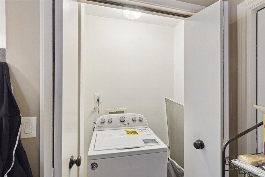 More Photos Of 28080 Waltz Rd, New Boston Restaurant For Sale