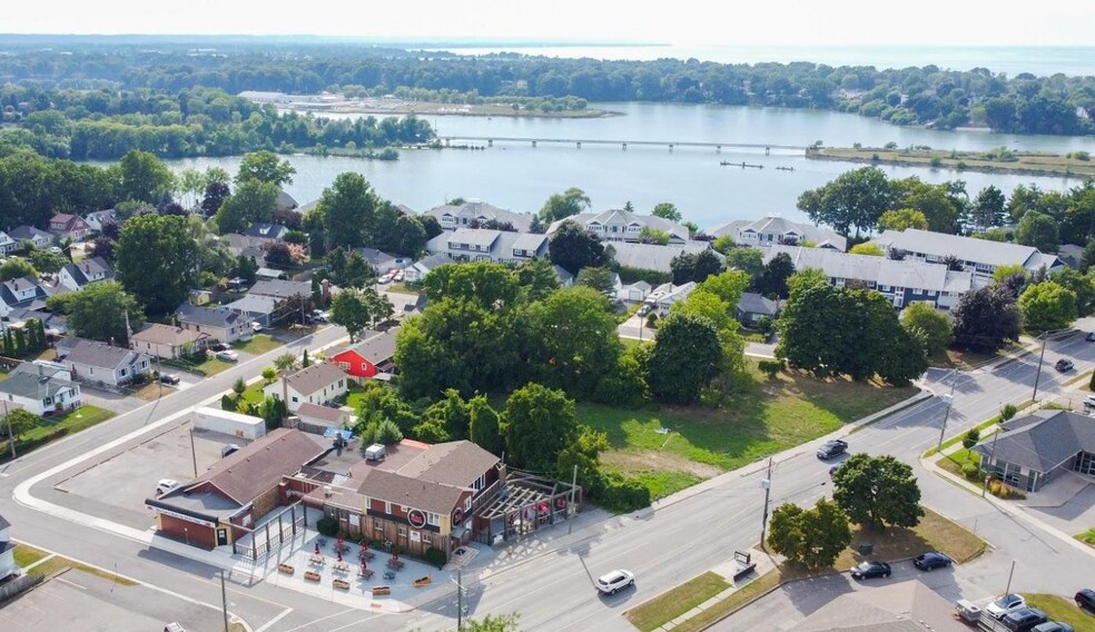 More Photos Of 106 Lakeport Rd, St Catharines Restaurant For Sale