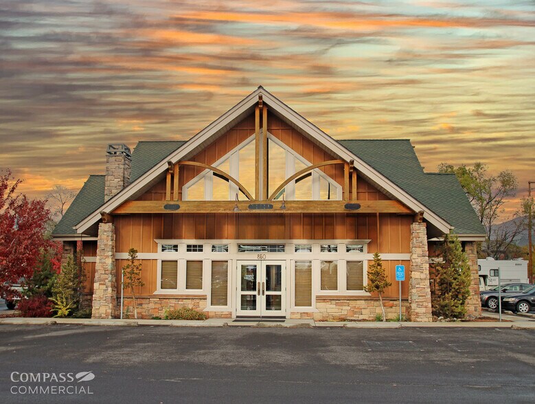 Primary Photo Of 850 SW 7th St, Redmond Medical For Lease