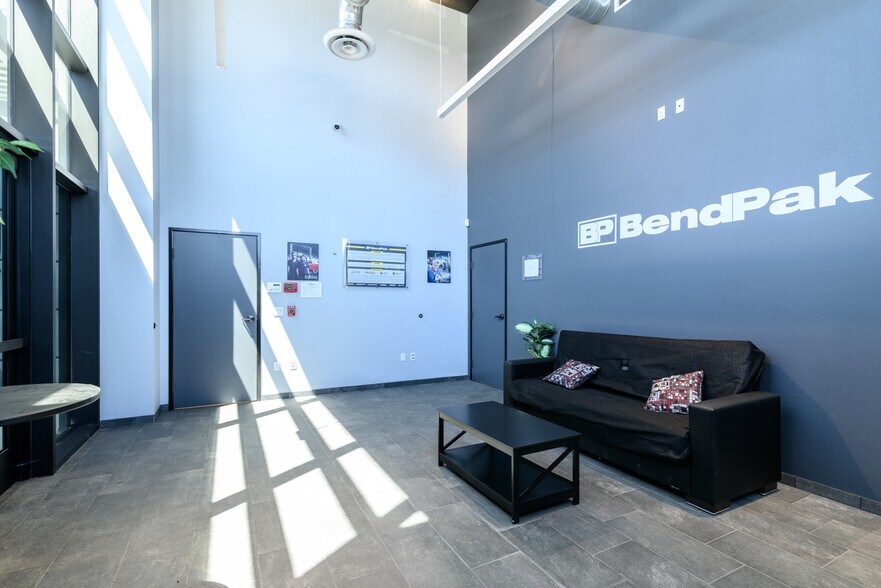 More Photos Of 1755 E Lemonwood Dr, Santa Paula Warehouse For Sale