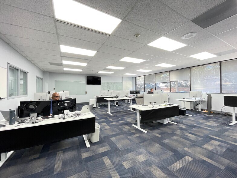 More Photos Of 2511 NW 41st St, Gainesville Office For Sale