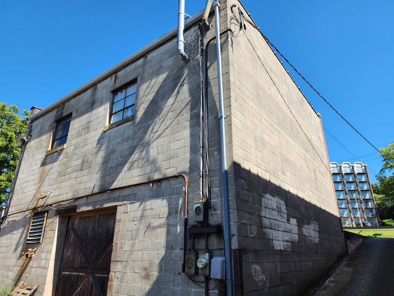 More Photos Of 414 Brookstown Ave, Winston-Salem Warehouse For Sale