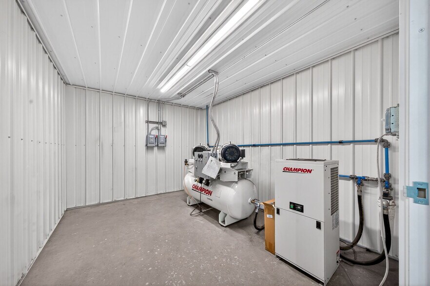 More Photos Of 1834 Outer Hwy 61 hwy, Moscow Mills Flex For Sale