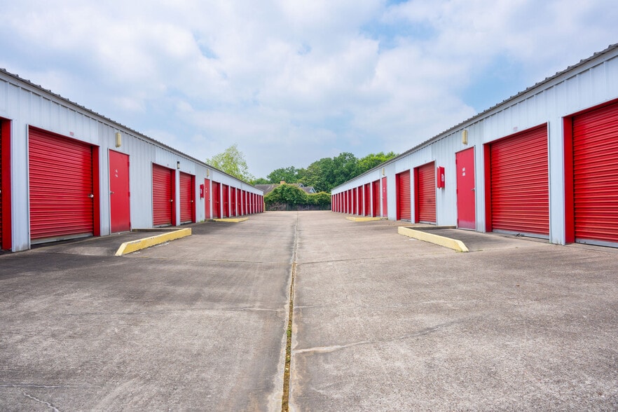 More Photos Of 6045 Fairmont Pky, Pasadena Self Storage For Sale