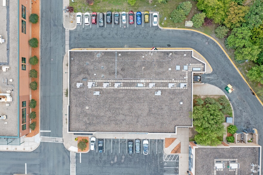 More Photos Of 3525 N Vicksburg Ln, Plymouth Storefront For Lease