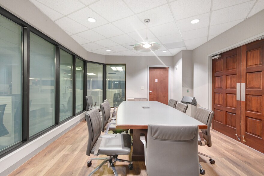 More Photos Of 9512 Sunbeam Center Dr, Jacksonville Office For Lease
