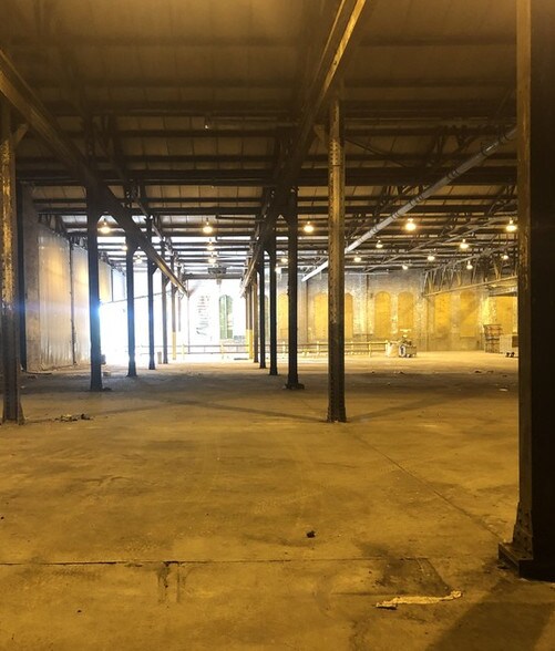More Photos Of 900 Sterling St, LaSalle Warehouse For Lease