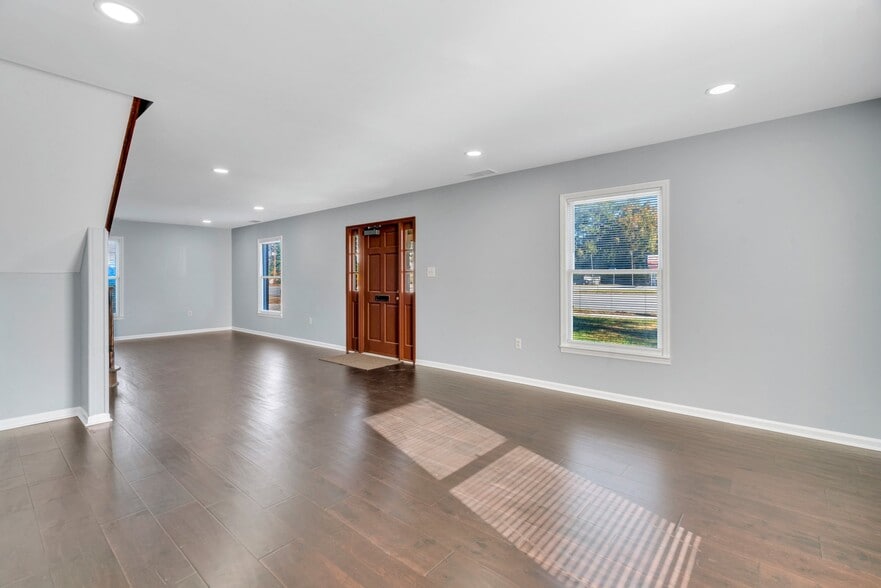 More Photos Of 4809 Augusta Rd, Savannah Storefront Retail Office For Sale