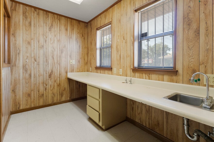 More Photos Of 1308 Balboa Ave, Panama City Office For Sale