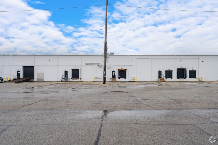 More Photos Of 1810 S Lynhurst Dr, Indianapolis Unknown For Lease